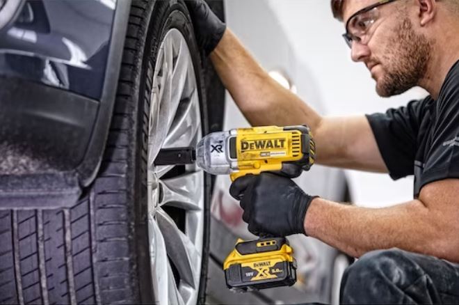 Акумулаторен гайковерт ударен DeWALT DCF899N , 18V, 950Nm
