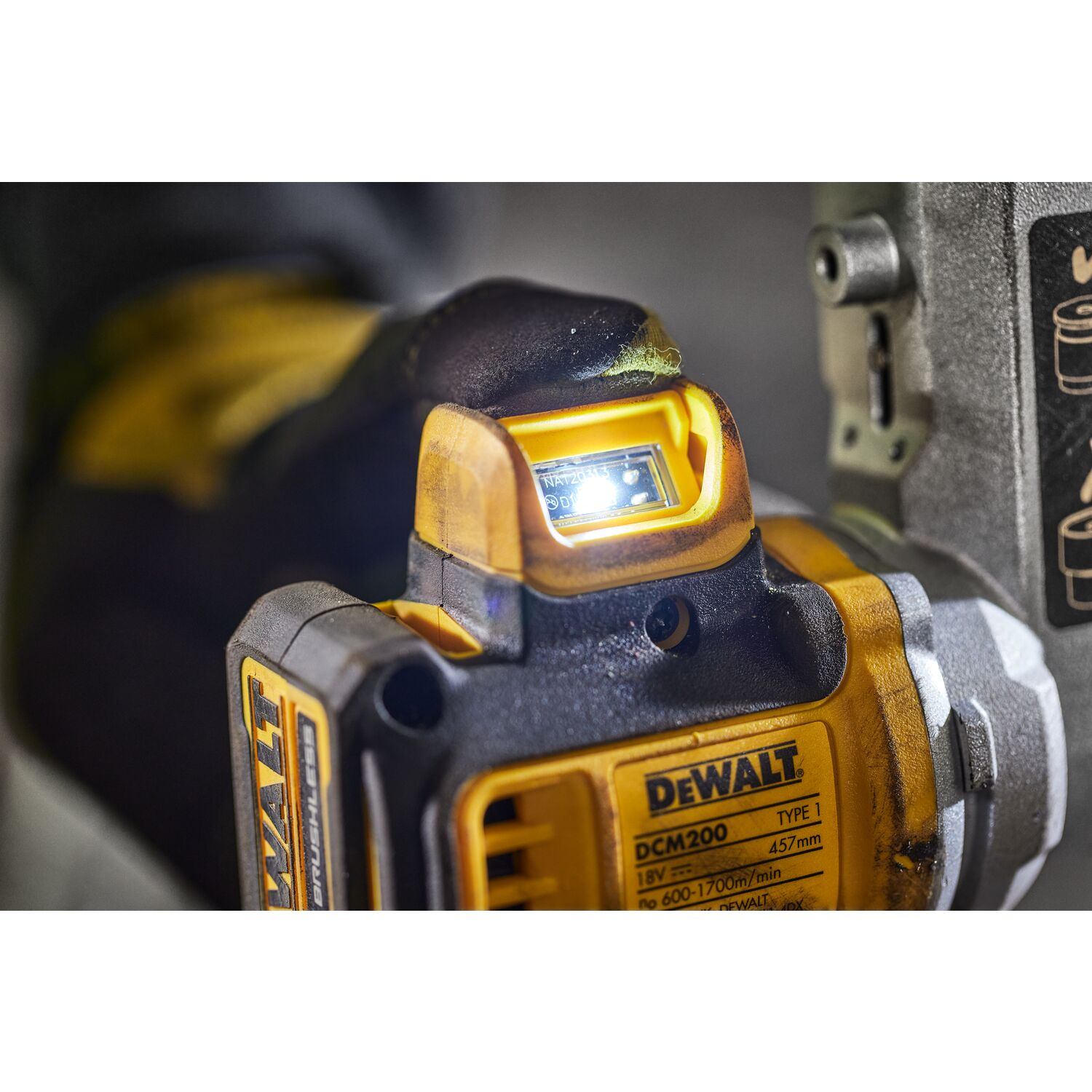 Акумулаторен лентов шлайф DeWALT DCM200E2T, 18V, 457 x 13 mm