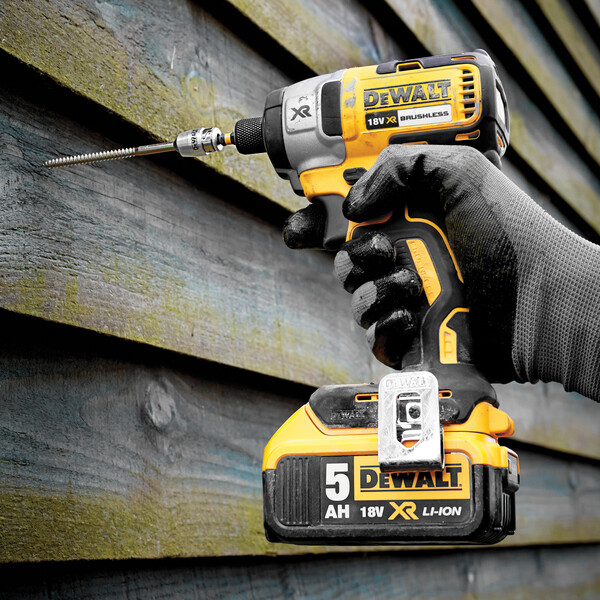 Комплект акумулаторни ударни винтоверти DeWALT DCK266P2T, 18V