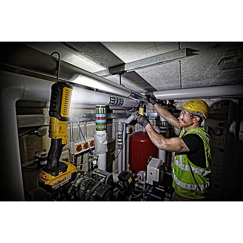 Акумулаторен фенер DeWALT DCL050