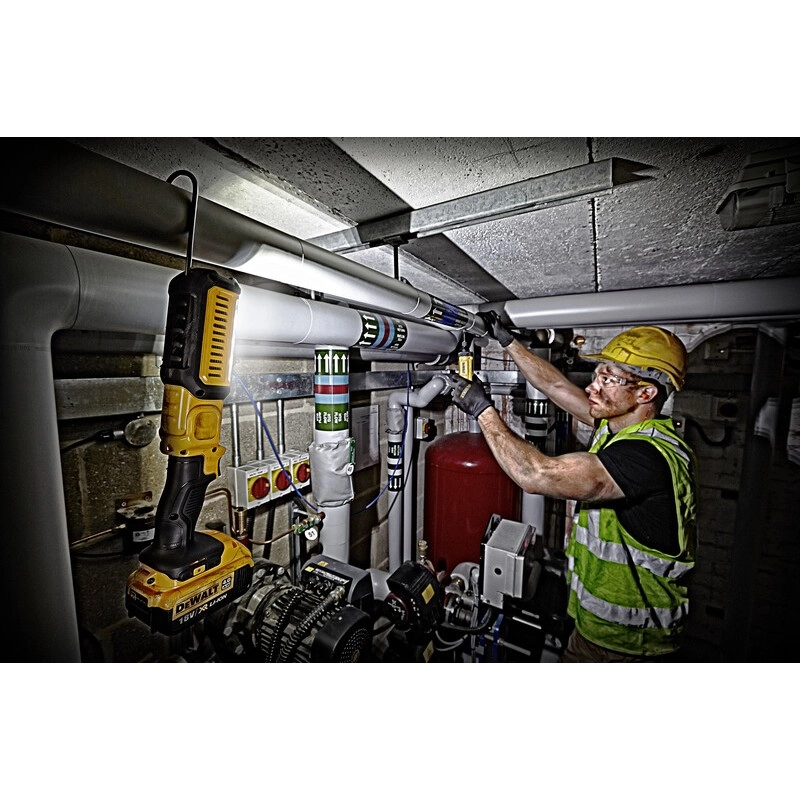 Акумулаторен фенер DeWALT DCL050