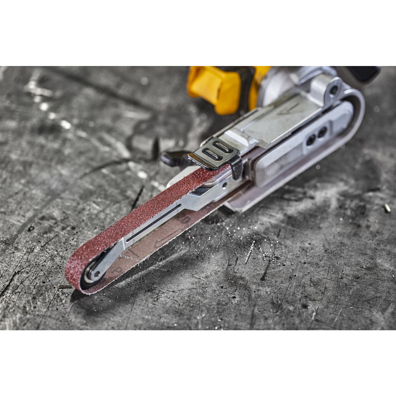 Акумулаторен лентов шлайф DeWALT DCM200E2T, 18V, 457 x 13 mm