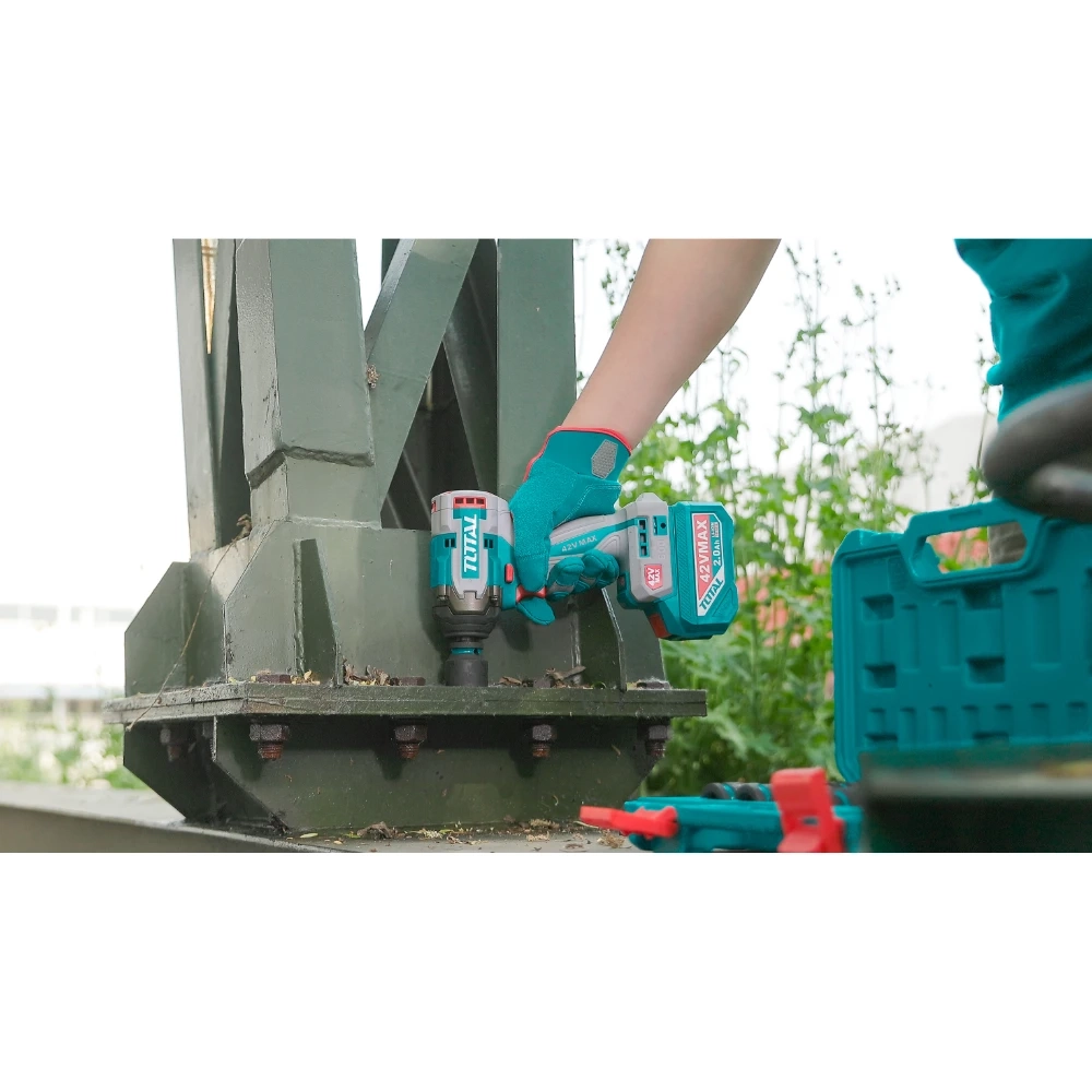 Акумулаторен ударен безчетков гайковерт TOTAL INDUSTRIAL, 1/2", 42 V, 2 х 2 Ah TOTAL TL IND TIWLI42602E